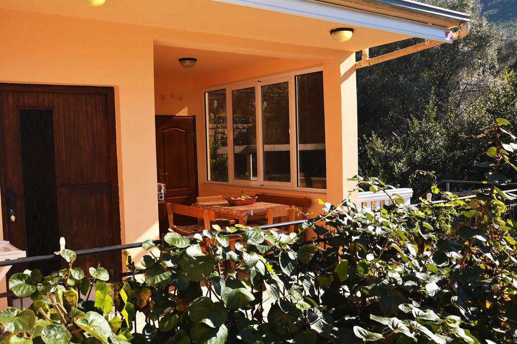 Apartment Rita Tivat Buitenkant foto